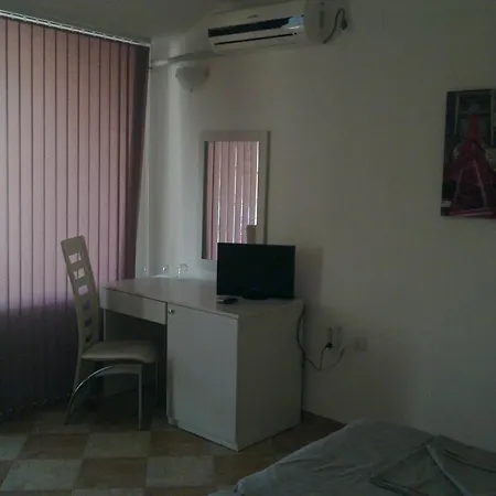בית הארחה Neva Guest And
