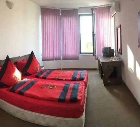 בית הארחה Neva Guest And